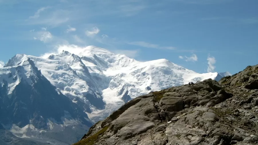 Calor gera derretimento recorde dos Alpes e desenterra corpos